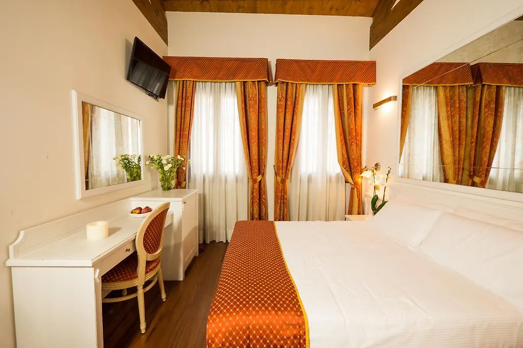 Casanova Fourrooms Veneza 0*,
